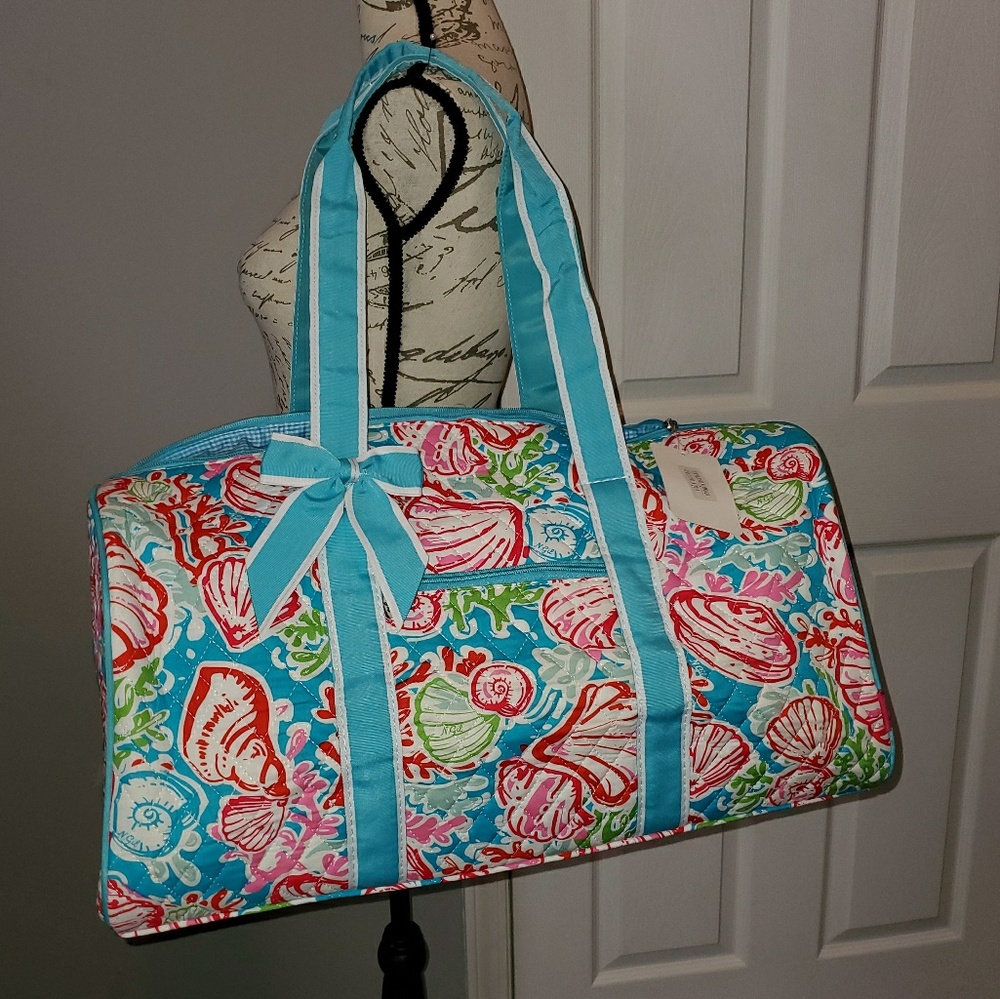 Seashell print overnight bag